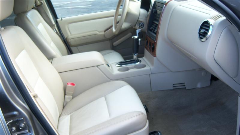 Pre-owned Car ExplorerFord