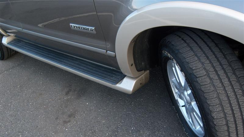 Pre-owned Car ExplorerFord