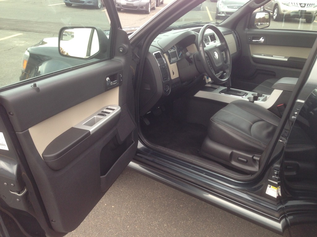 Pre-owned Car MarinerMercury